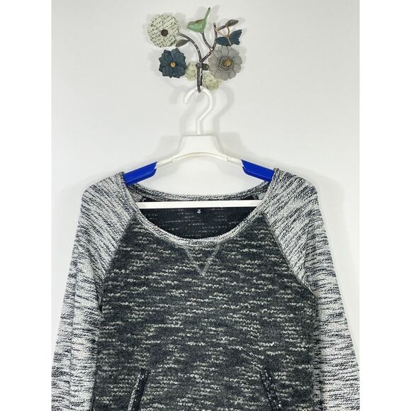 Miss Me Pullover Sweater Top Sequins Black Raglan Sleeves Boucle Size Small - Picture 2 of 10